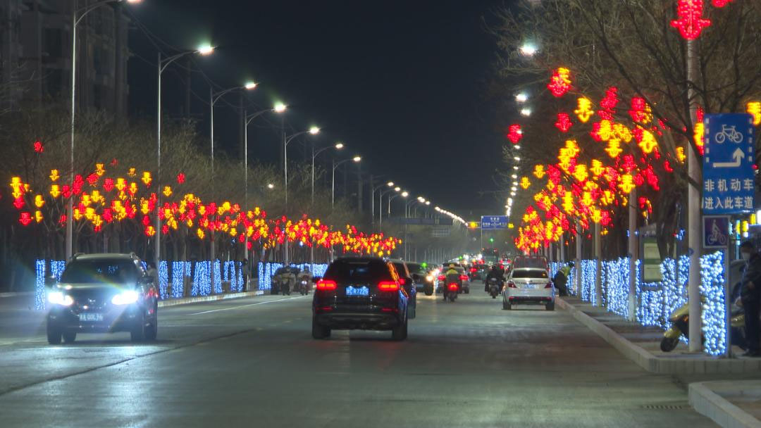 多彩花燈用鎳裝扮起來(lái)，看燈慶祝節(jié)日